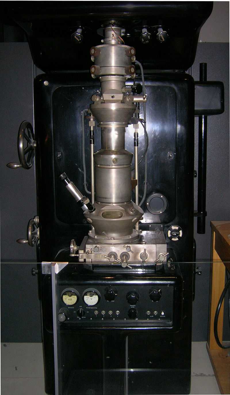 Photo of an early TEM duplicate in the museum.